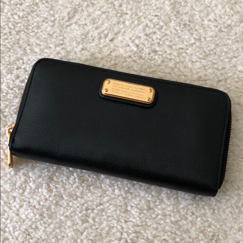 Marc Jacobs Q Slim Zip Continental Leather Wallet